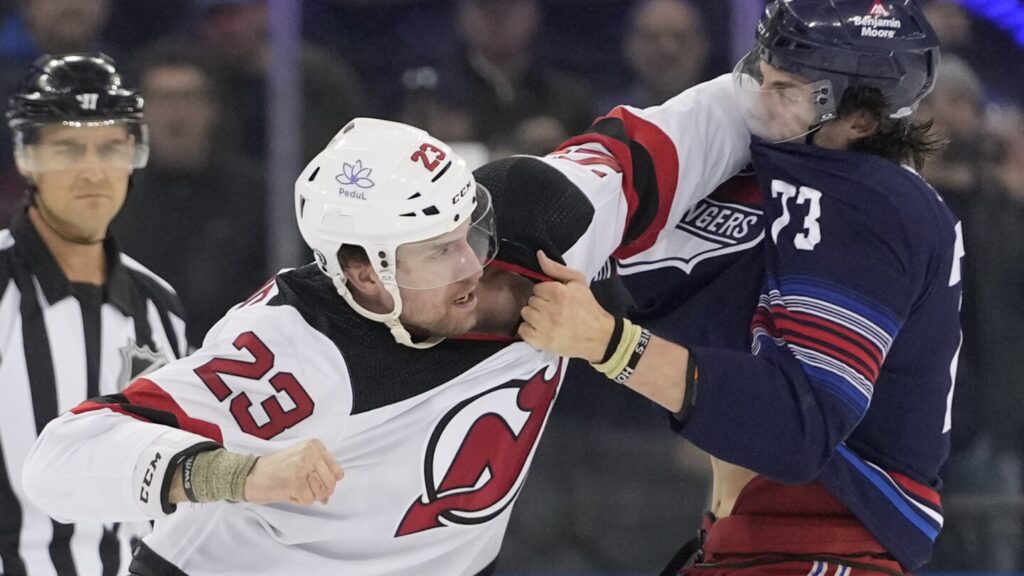 All 10 skaters brawl off opening faceoff at start of Devils-Rangers game